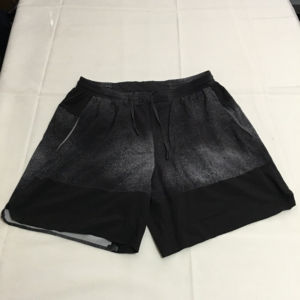 Lululemon Switch Up Shorts Mens Size Large 7" Black Gray Drawstring Athletic